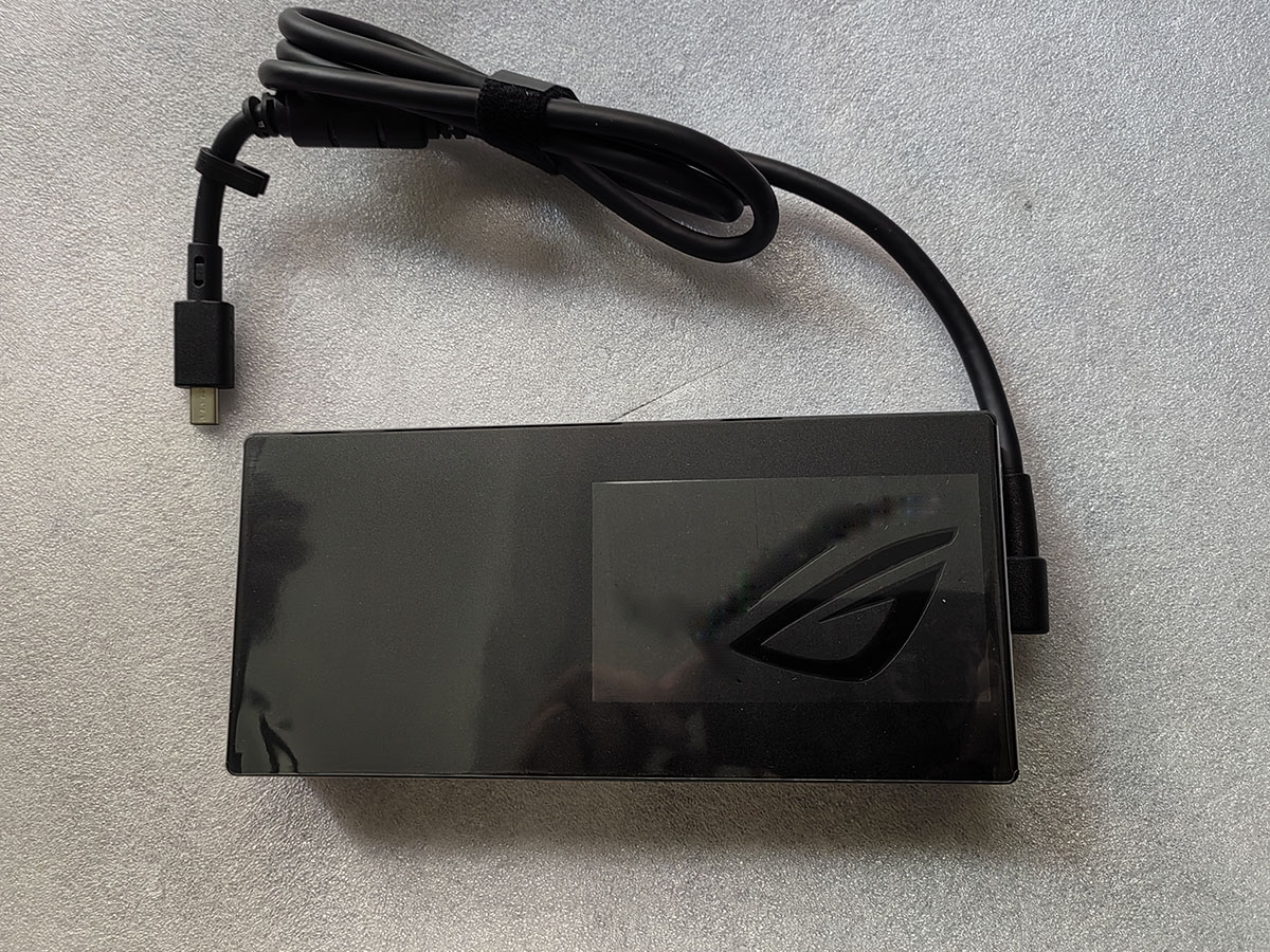 NOWY ZASILACZ 20V 19A PROSTOKĄ – Pc Gaming Uk recenzja i cena